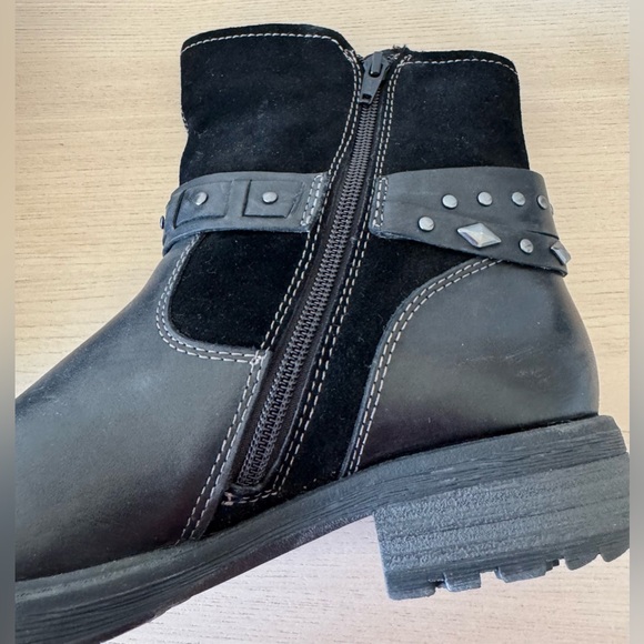 Earth Artistic Onyx Black Leather Ankle Boots / Size 9 - Picture 8 of 14